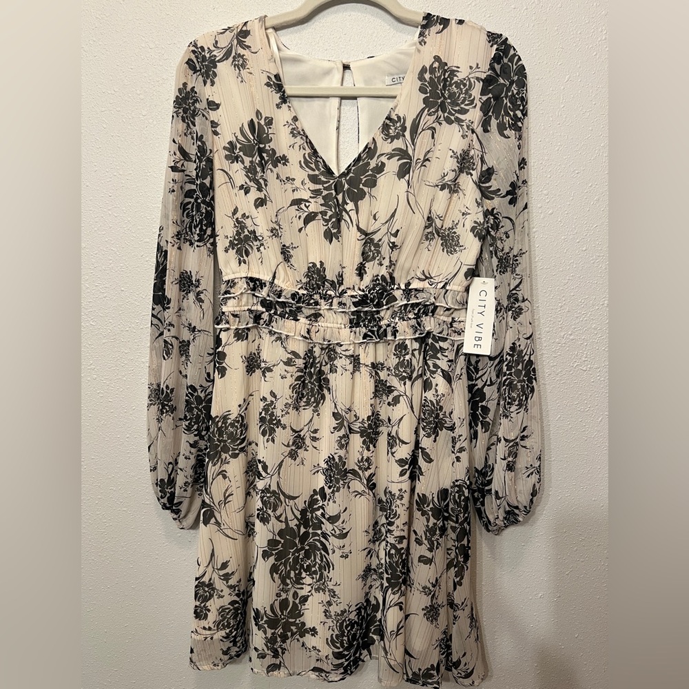 NWT City Vibe Black and Cream V-Neck Floral Dress